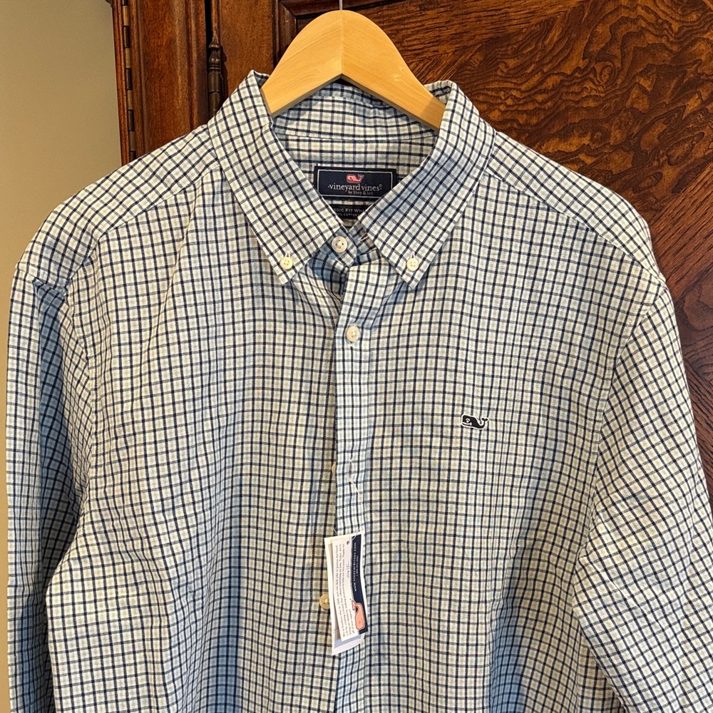 Vineyard Vines Men's Navy and White Plaid Shirt Men’s L